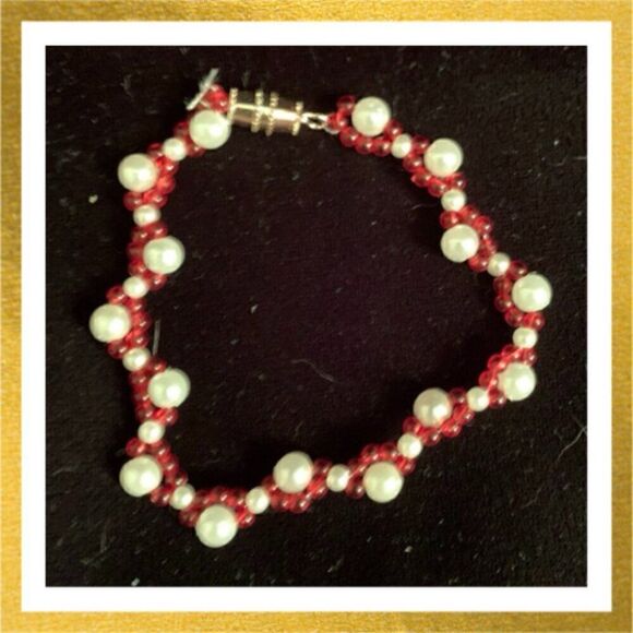 3/$20 Hand Crafted BEADED Red Beads & Pearl BRACELET - Picture 1 of 1